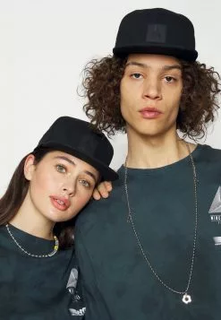 YOURTURN WINCENT WEISS UNISEX - Cappellino - Black -Sconto YOURTURN in Italia 0194723a8cd541c5b40c70d823d199bc