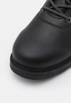 YOURTURN UNISEX - Stivaletti Stringati - Black -Sconto YOURTURN in Italia 0578e137455844df941913e489655eb8