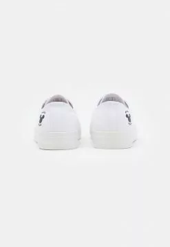 YOURTURN DISNEY UNISEX - Sneakers Basse - White 10 YOURTURN DISNEY UNISEX - Sneakers Basse - White -Sconto YOURTURN in Italia 0e5d1018b2b84e46a8ef09a0a3f446f2