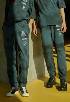 YOURTURN WINCENT WEISS UNISEX - Pantaloni Sportivi - Black -Sconto YOURTURN in Italia 0e98053b2e0742d9b6b12f6ac6064306