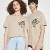 YOURTURN GRAPHIC TEE UNISEX - T-shirt Con Stampa - Tan 2 YOURTURN GRAPHIC TEE UNISEX - T-shirt Con Stampa - Tan -Sconto YOURTURN in Italia 0fb0dc9e346a4f31aec8a4dd49f3bf89