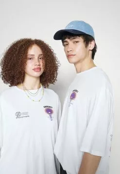 YOURTURN UNISEX - T-shirt Con Stampa - White 11 YOURTURN UNISEX - T-shirt Con Stampa - White -Sconto YOURTURN in Italia 1917fbd4e00e4498a2dc9324c050f93c