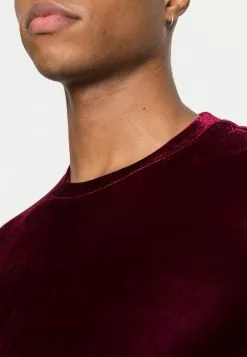 YOURTURN VELVET UNISEX - T-shirt Basic - Bordeaux 11 YOURTURN VELVET UNISEX - T-shirt Basic - Bordeaux -Sconto YOURTURN in Italia 31170d16c819463e83cd7a83604da9dd