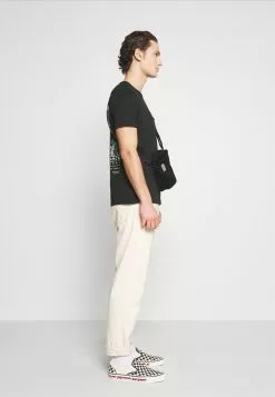 YOURTURN T-shirt Con Stampa - Black, Unisex -Sconto YOURTURN in Italia 3131a02b8286432c90a17c9f490611eb