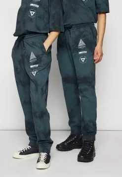 YOURTURN WINCENT WEISS UNISEX - Pantaloni Sportivi - Black -Sconto YOURTURN in Italia 3fd66f9c53654e0cb7e900af39037588