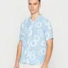 YOURTURN NAÏVE FLOWERS UNISEX - Camicia - Light Blue -Sconto YOURTURN in Italia 513881b738f34bef98a53560426b2b48