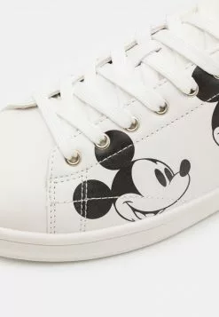 YOURTURN DISNEY UNISEX - Sneakers Basse - White 13 YOURTURN DISNEY UNISEX - Sneakers Basse - White -Sconto YOURTURN in Italia 5d2aee1e0ef54de298f7e2f076a35e05