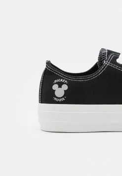 YOURTURN DISNEY UNISEX - Sneakers Basse - Black 13 YOURTURN DISNEY UNISEX - Sneakers Basse - Black -Sconto YOURTURN in Italia 634f4b24d85c4206ba3b2ea4ed7430de