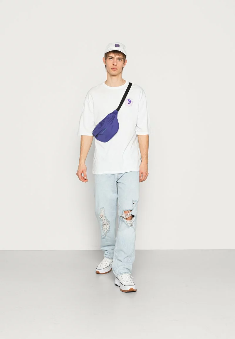 YOURTURN GOOD IN EVERYTHING GRAPHIC T-SHIRT UNISEX - T-shirt Con Stampa - White 4 YOURTURN GOOD IN EVERYTHING GRAPHIC T-SHIRT UNISEX - T-shirt Con Stampa - White - immagine 2