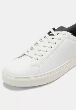 YOURTURN UNISEX - Sneakers Basse - White -Sconto YOURTURN in Italia 706f4e2bda414f0199113de141672fb9