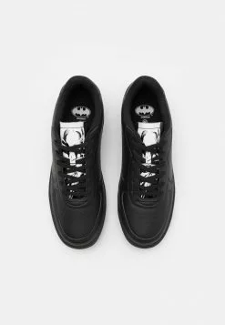YOURTURN BATMAN UNISEX - Sneakers Basse - Black -Sconto YOURTURN in Italia 75eec86ef1c14902a6fe4d48ef5485d8