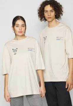 YOURTURN Unisex GRAPHIC TEE WINCENT WEISS BUTTERFLY TEE - T-shirt Con Stampa - Stone 11 YOURTURN Unisex GRAPHIC TEE WINCENT WEISS BUTTERFLY TEE - T-shirt Con Stampa - Stone -Sconto YOURTURN in Italia 76c8e0e4485f427198995211dac53801