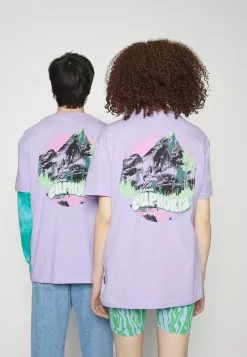 YOURTURN GRAPHIC TEE UNISEX - T-shirt Con Stampa - Lilac -Sconto YOURTURN in Italia 7e2c762c67124015ab7044fa1564c775