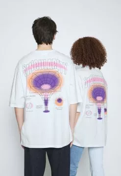 YOURTURN UNISEX - T-shirt Con Stampa - White 10 YOURTURN UNISEX - T-shirt Con Stampa - White -Sconto YOURTURN in Italia 856003b773774d3eb5beacd1016b2fe6