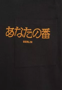 YOURTURN POCKET - T-shirt Con Stampa - Black, Unisex -Sconto YOURTURN in Italia 85ce2c84fa9541c4b0042ee4bbc363e9