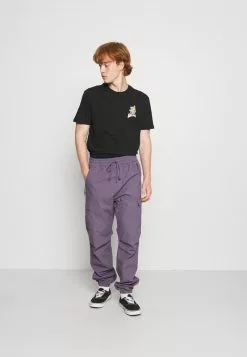 YOURTURN UNISEX - T-shirt Con Stampa - Black 11 YOURTURN UNISEX - T-shirt Con Stampa - Black -Sconto YOURTURN in Italia 8a1f4e3a405040eb84a0f5c5a0d7c20c