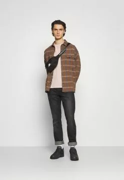 YOURTURN T-shirt Con Stampa - Pink, Unisex -Sconto YOURTURN in Italia 8ae8eaefec9c4a669fb41aa57a8153fb