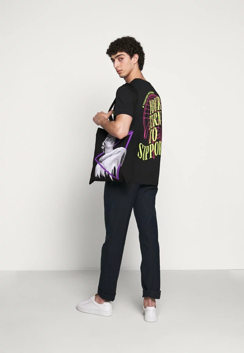 YOURTURN T-shirt Con Stampa - Black, Unisex 4 YOURTURN T-shirt Con Stampa - Black, Unisex - immagine 2