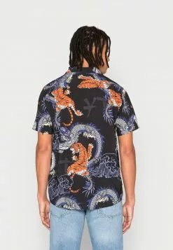 YOURTURN UNISEX - Camicia - Black 9 YOURTURN UNISEX - Camicia - Black -Sconto YOURTURN in Italia 97ad13ea3fe94ff3a65a60f02b5d1801