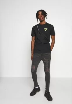 YOURTURN T-shirt Con Stampa - Black, Unisex -Sconto YOURTURN in Italia 9fec8dc576ce4d70bc49134fe985bcf7