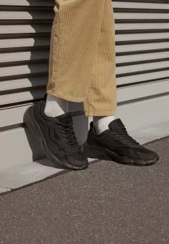 YOURTURN UNISEX - Sneakers Basse - Black -Sconto YOURTURN in Italia aa7dbcc0cf6f4d65a43628fd45dad484