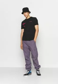 YOURTURN UNISEX - T-shirt Con Stampa - Black -Sconto YOURTURN in Italia b2efd9dd13f0477bac66521a976e72db