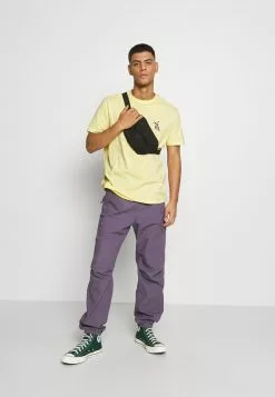 YOURTURN UNISEX - T-shirt Con Stampa - Yellow -Sconto YOURTURN in Italia b6249a4537ae4f858b362ec3184fb219