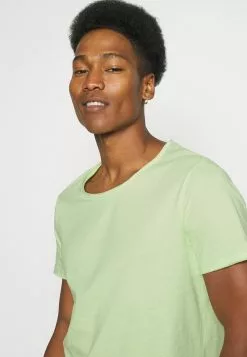 YOURTURN RAW EDGE UNISEX - T-shirt Basic - Green -Sconto YOURTURN in Italia bb7dba4d7f3147fdb29f4015c188f591