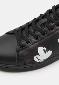 YOURTURN DISNEY UNISEX - Sneakers Basse - Black -Sconto YOURTURN in Italia cc82582912c9413db8dc2590ae0f96e0