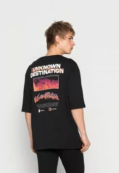 YOURTURN UNKNOWN DESTINATION GRAPHIC T-SHIRT UNISEX - T-shirt Con Stampa - Black -Sconto YOURTURN in Italia d9e40a8a02b14909b61a761cbc80b8bc