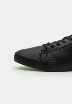 YOURTURN UNISEX - Sneakers Basse - Black -Sconto YOURTURN in Italia e48f5e225ec04e49ac89d30f81c4f4f7