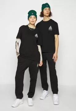 YOURTURN GRAPHIC TEE WINCENT WEISS UNISEX - T-shirt Con Stampa - Black -Sconto YOURTURN in Italia e71e30761ea04ac4a595f36e57ecd2c0