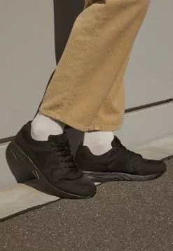 YOURTURN UNISEX - Sneakers Basse - Black -Sconto YOURTURN in Italia ed1386dd38304ff8bffb5bca180ef29b