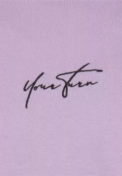 YOURTURN UNISEX - T-shirt Con Stampa - Lilac -Sconto YOURTURN in Italia f9f90a7aa8d3491fb7ce970e0419d139