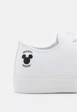 YOURTURN DISNEY UNISEX - Sneakers Basse - White 13 YOURTURN DISNEY UNISEX - Sneakers Basse - White -Sconto YOURTURN in Italia fd16f8a326f5476cb70a85d3b255ae1f